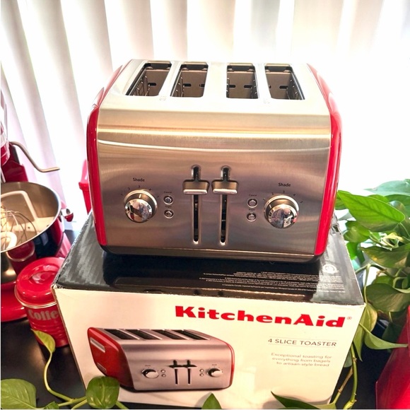 KitchenAid Empire Red 4-Slice Toaster. Extra Wide Slots. New With Box. - Picture 3 of 9